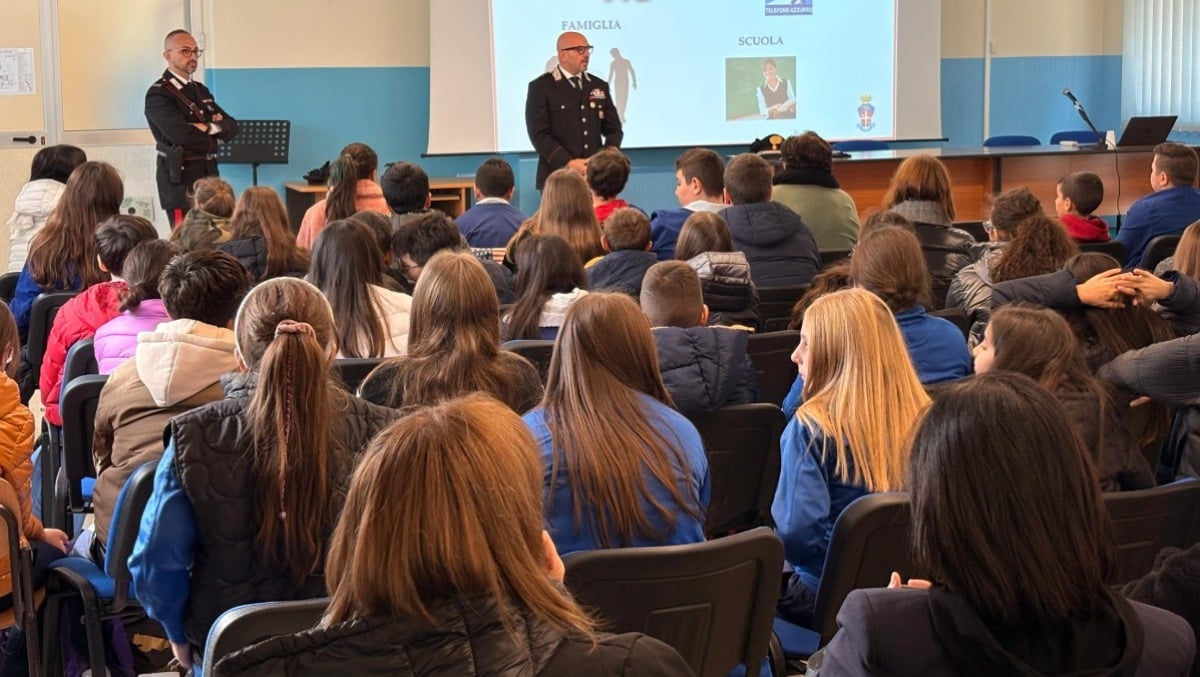 I carabinieri incontrano gli studenti  - 