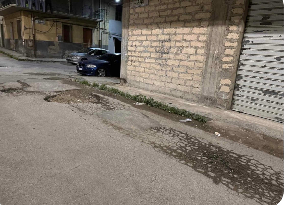 Via Alpi con la strada colabrodo  - 