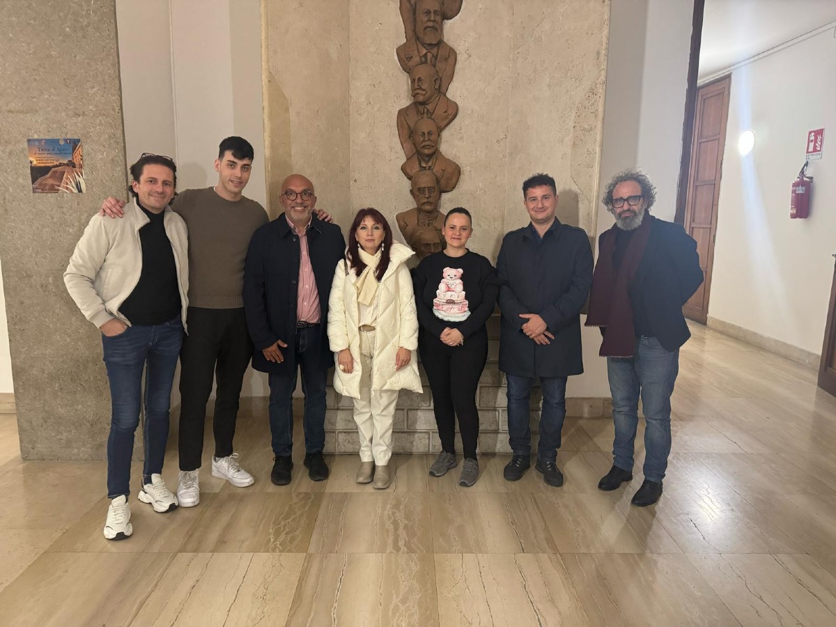 Gela accende la magia del Natale con i  presepi in strada  - 