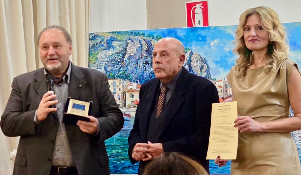 “Per la sua attività di ricerca e divulgazione scientifica” - 