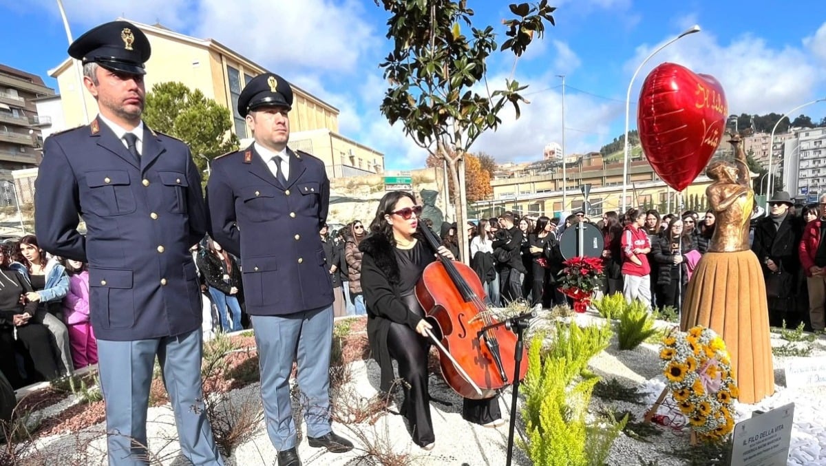 Una Stele dedicata alla poliziotta Federica Marchica - 