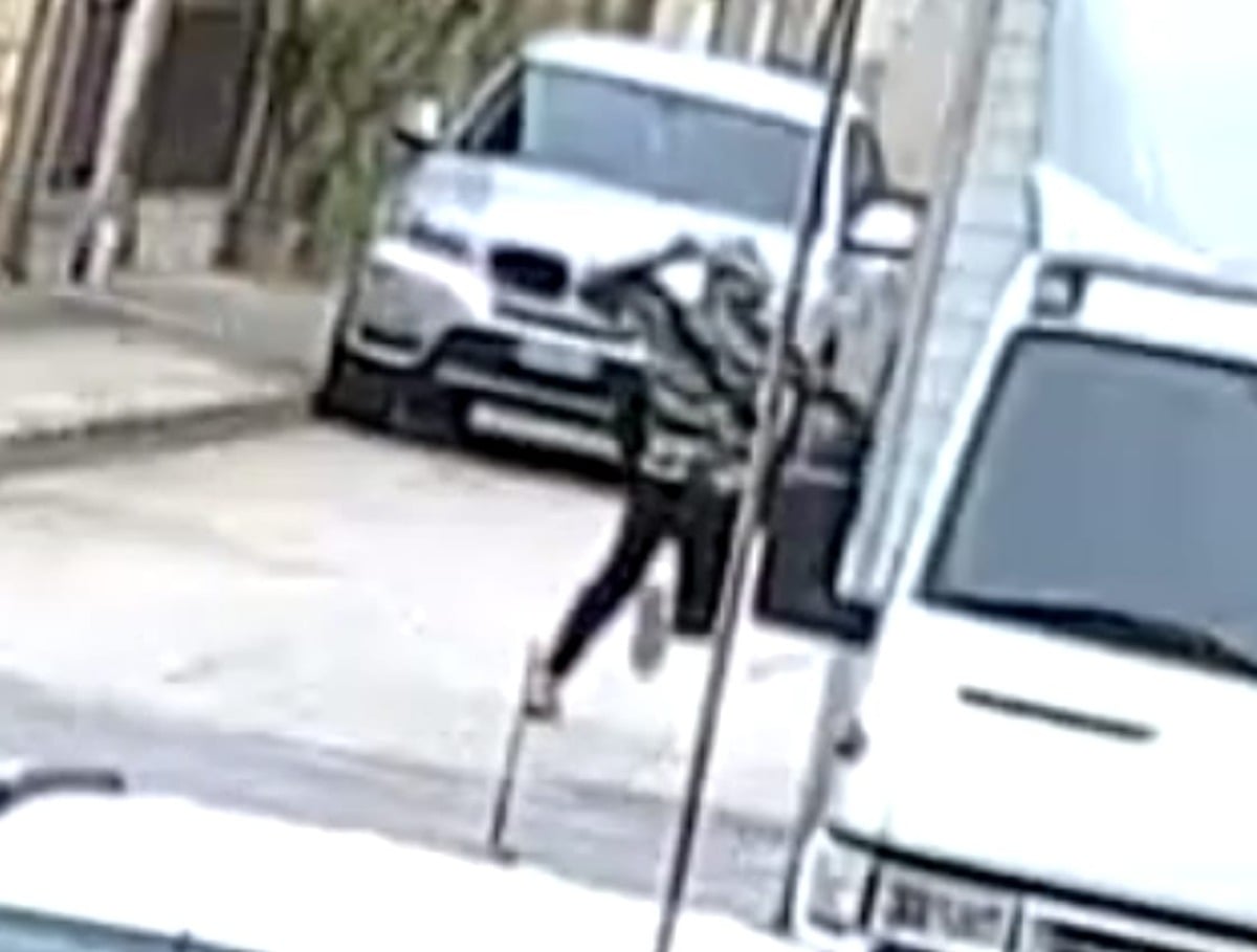 Tenta di uccidere un poliziotto  - 