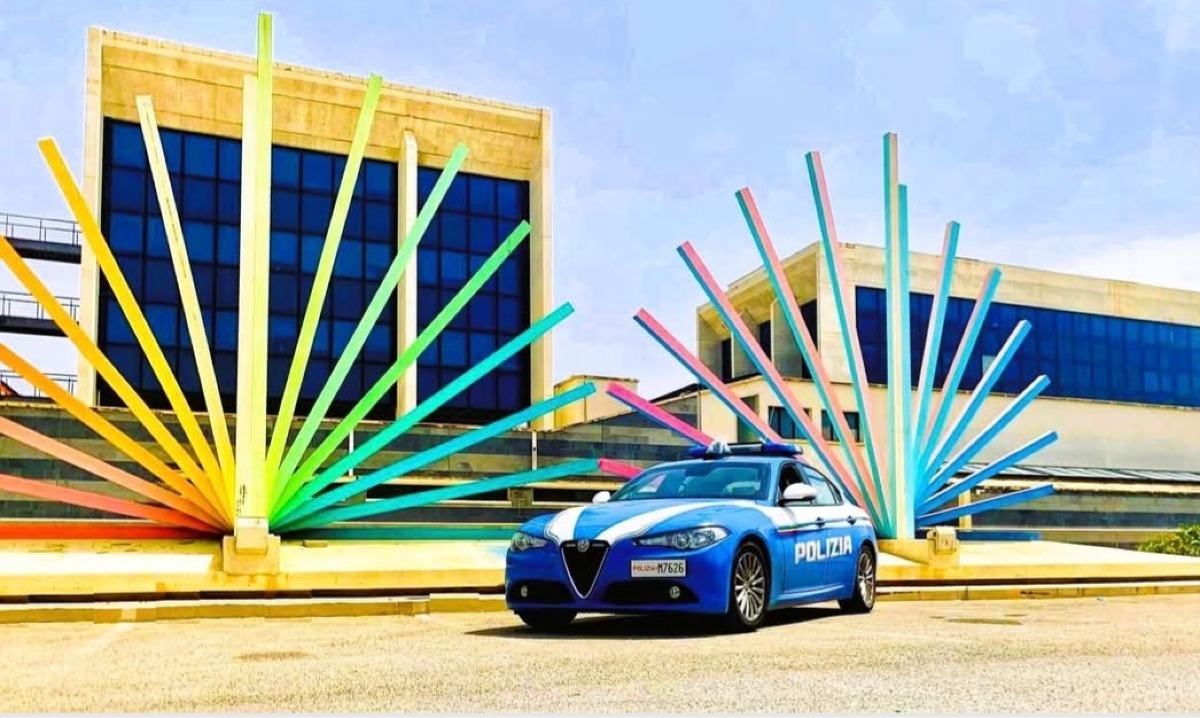 Anziano irrompe in un locale del Lungomare con un martello  - 