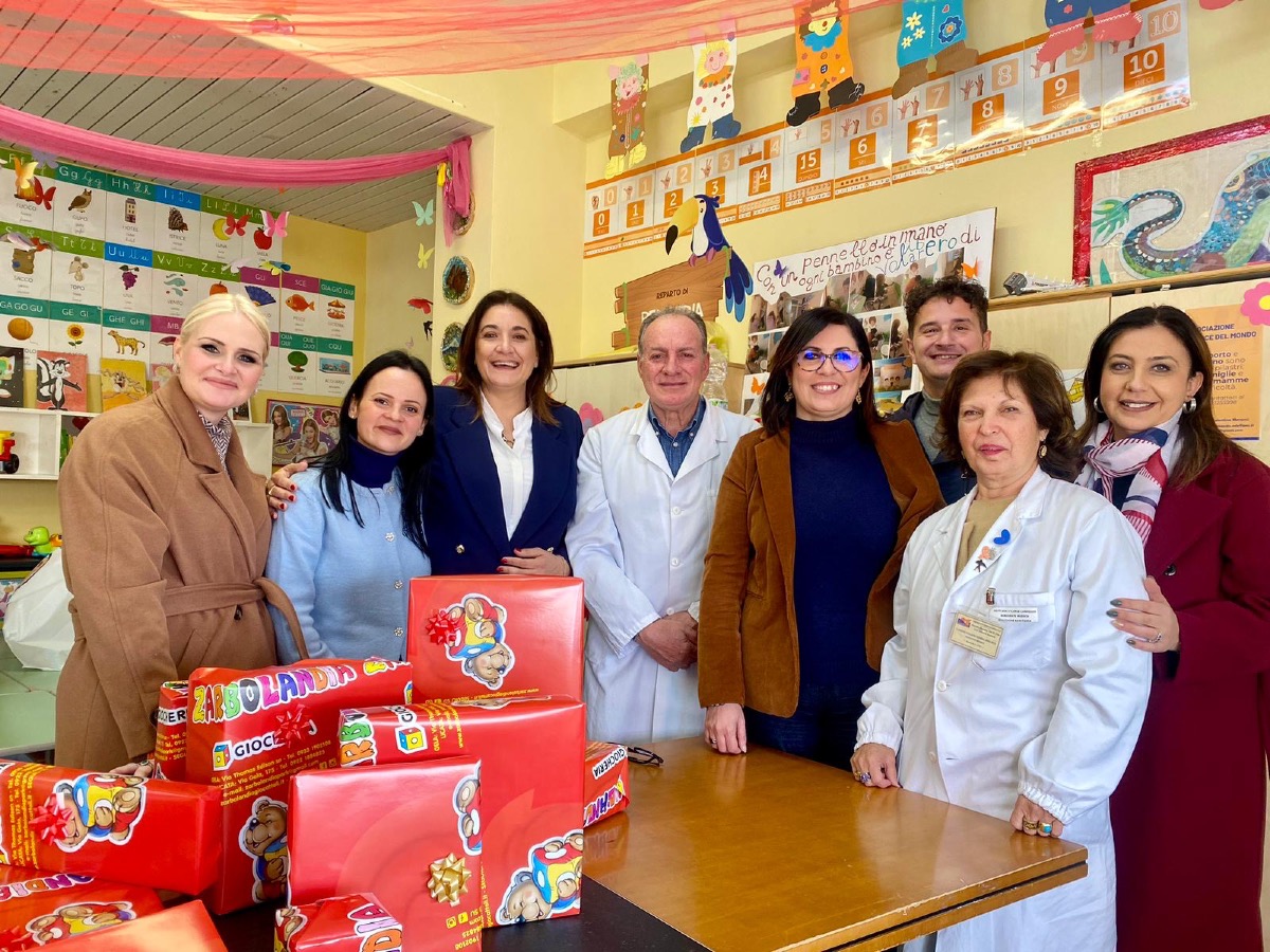Il consiglio comunale in visita al reparto di pediatria - 