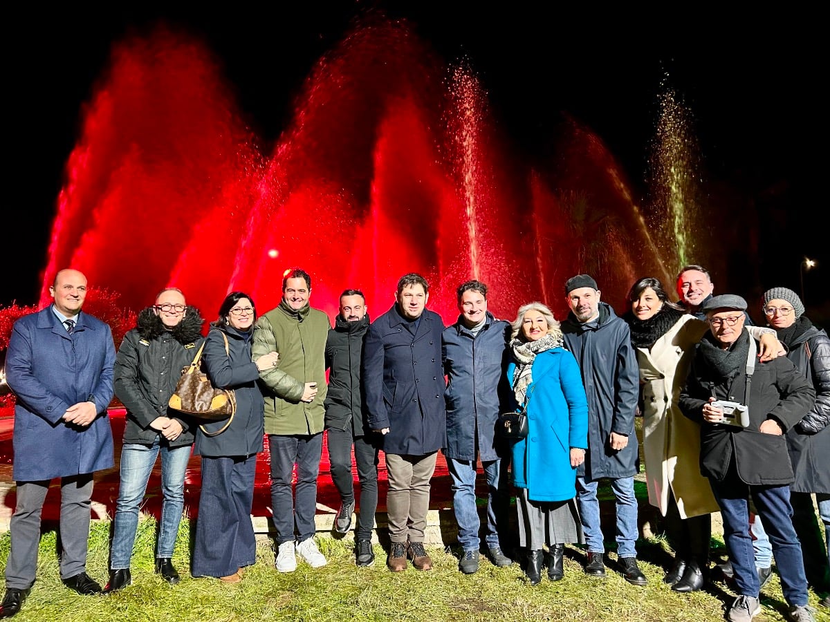Giochi d’acqua e luci all’ingresso della città - 