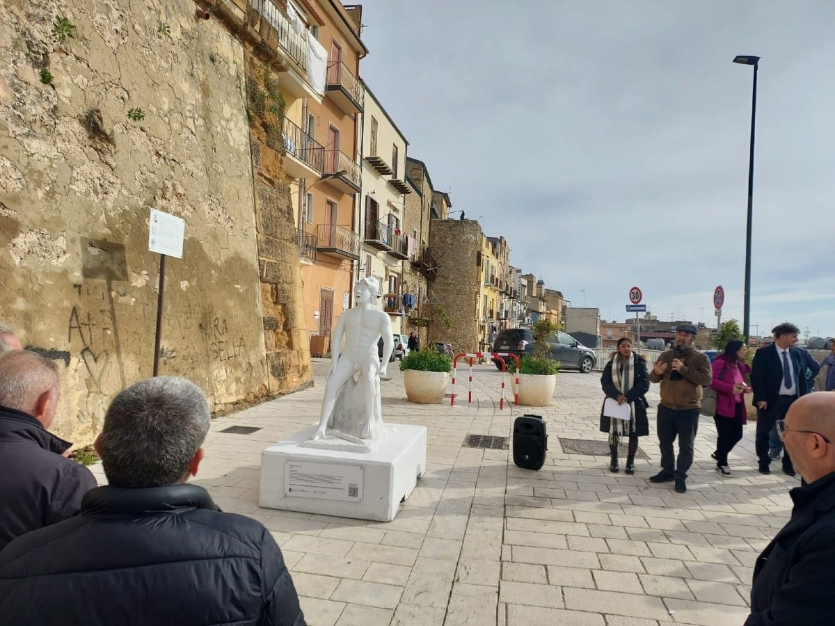  Opera vandalizzata prima di essere inaugurata - 