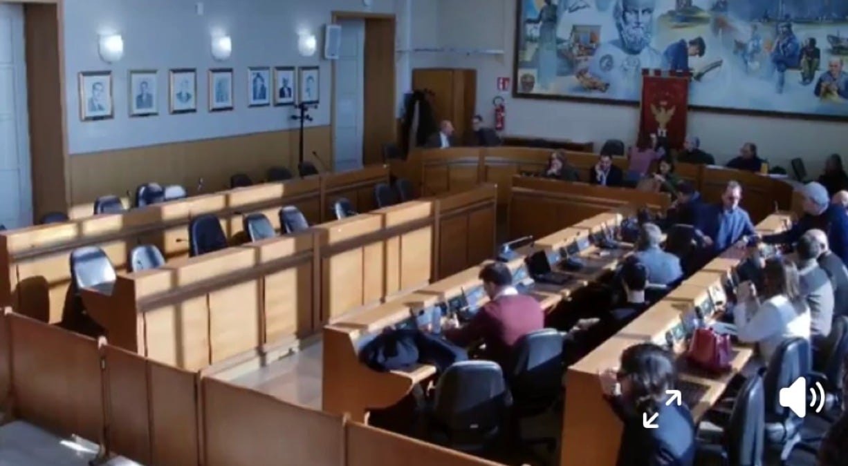 Consiglio approva 30 atti, assente l'opposizione  - 