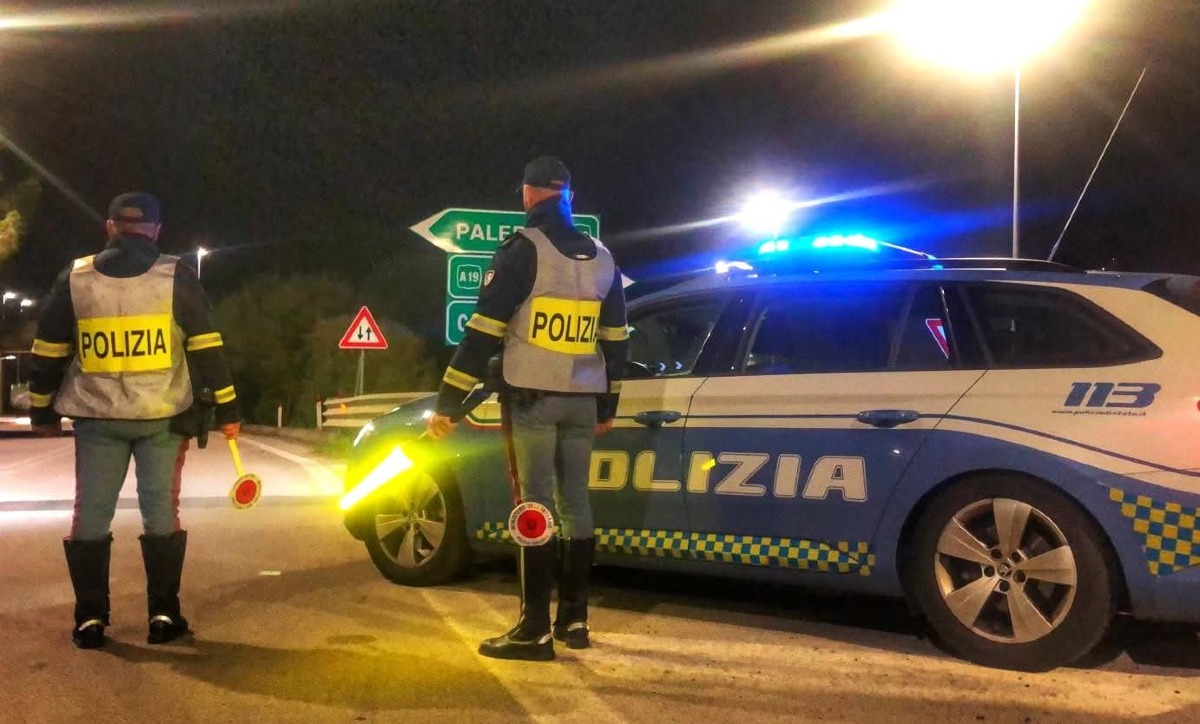 Colto da malore mentre era alla guida, salvato dalla polizia stradale  - 