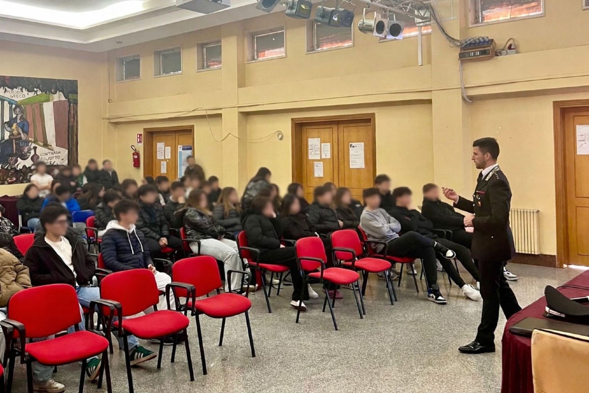I carabinieri incontrano gli studenti  - 