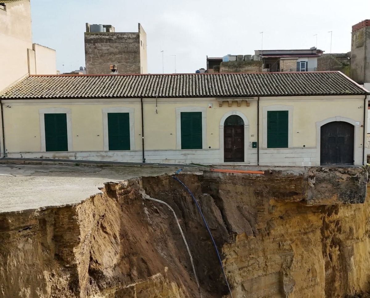 Piove e la terra continua a franare a Niscemi - 