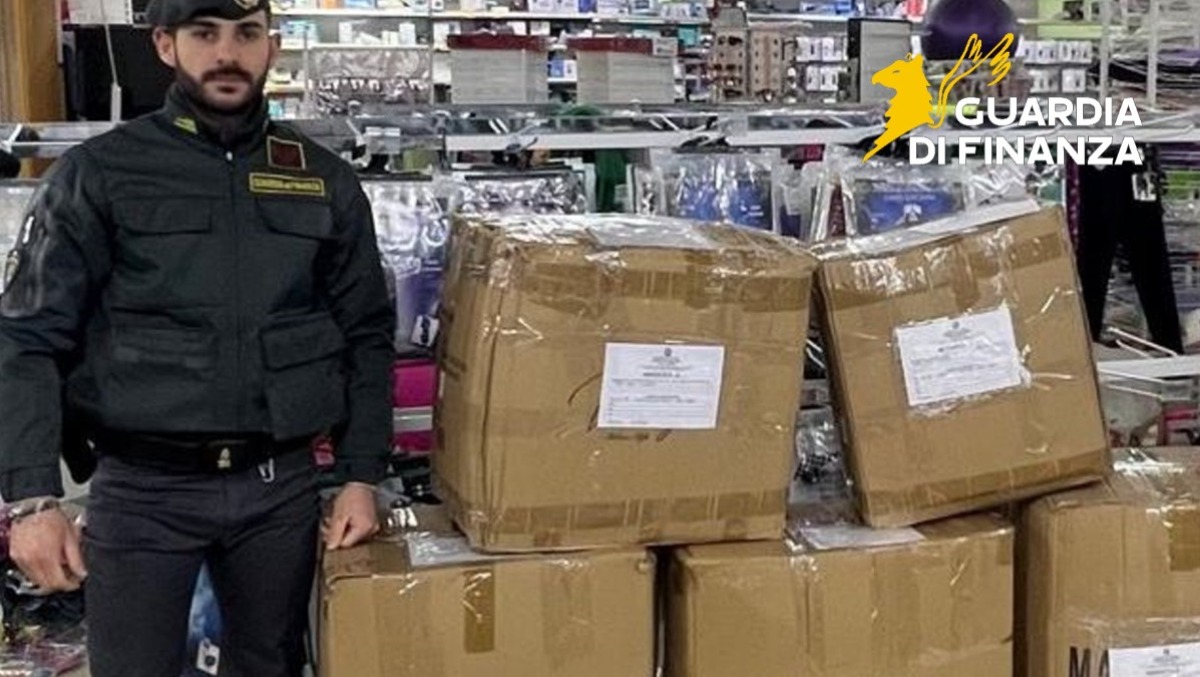 Finanza sequestra articoli di carnevale non sicuri - 