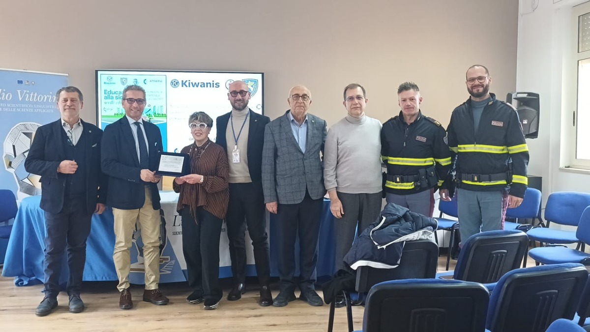 Iniziativa del Kiwanis con  la Polizia stradale al Vittorini - 
