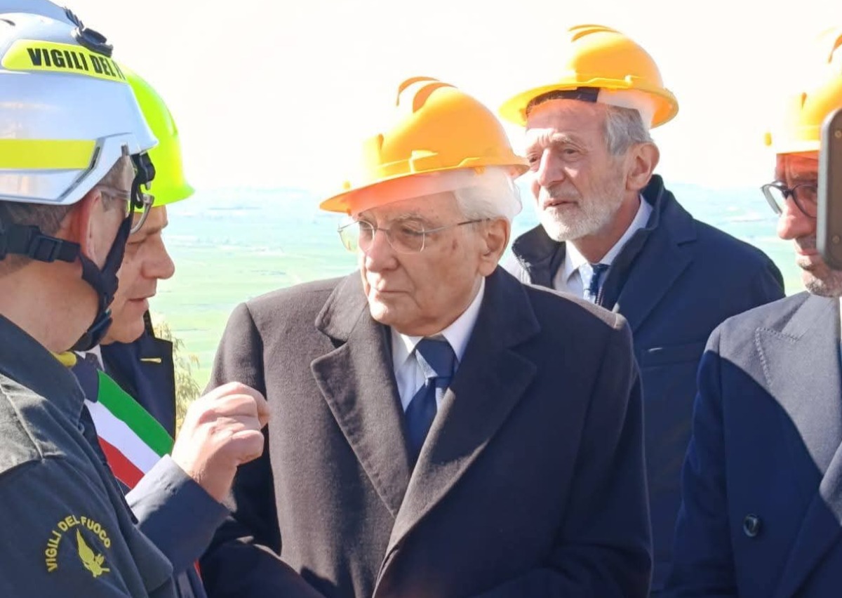 Applausi per il presidente Mattarella a Niscemi  - 