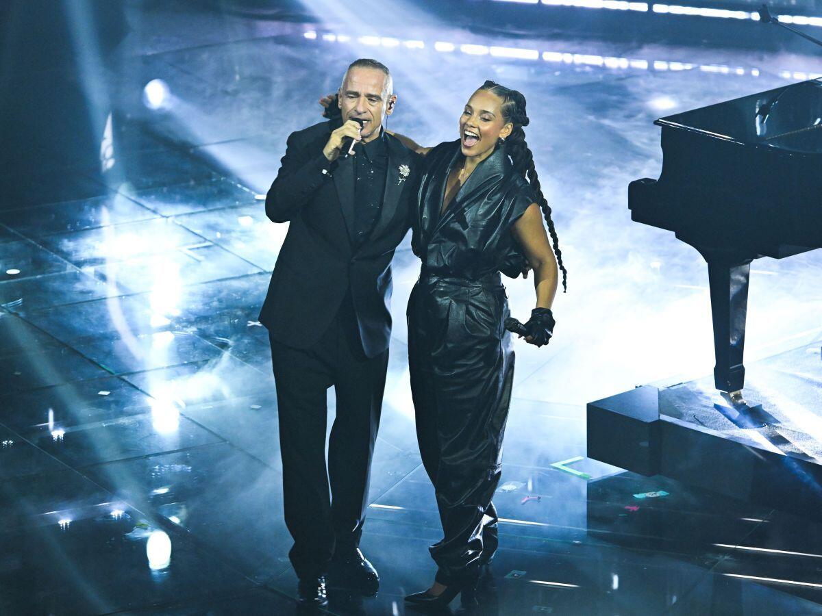 Sanremo, Filippucci vince tra le Nuove Proposte. Emoziona il duetto Ramazzotti-Alicia Keys. Nella top five Arisa, Luchè, Sal Da Vinci, Brancale, Sayf - 