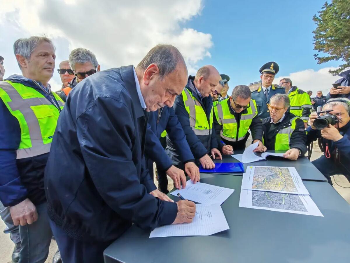 Frana Niscemi, Schifani consegna i lavori di rifacimento della Regia trazzera e i primi due alloggi per gli sfollati: “Atti concreti e veloci” / Video - 