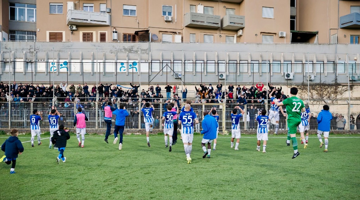 Gela: la risposta della società alla squadra