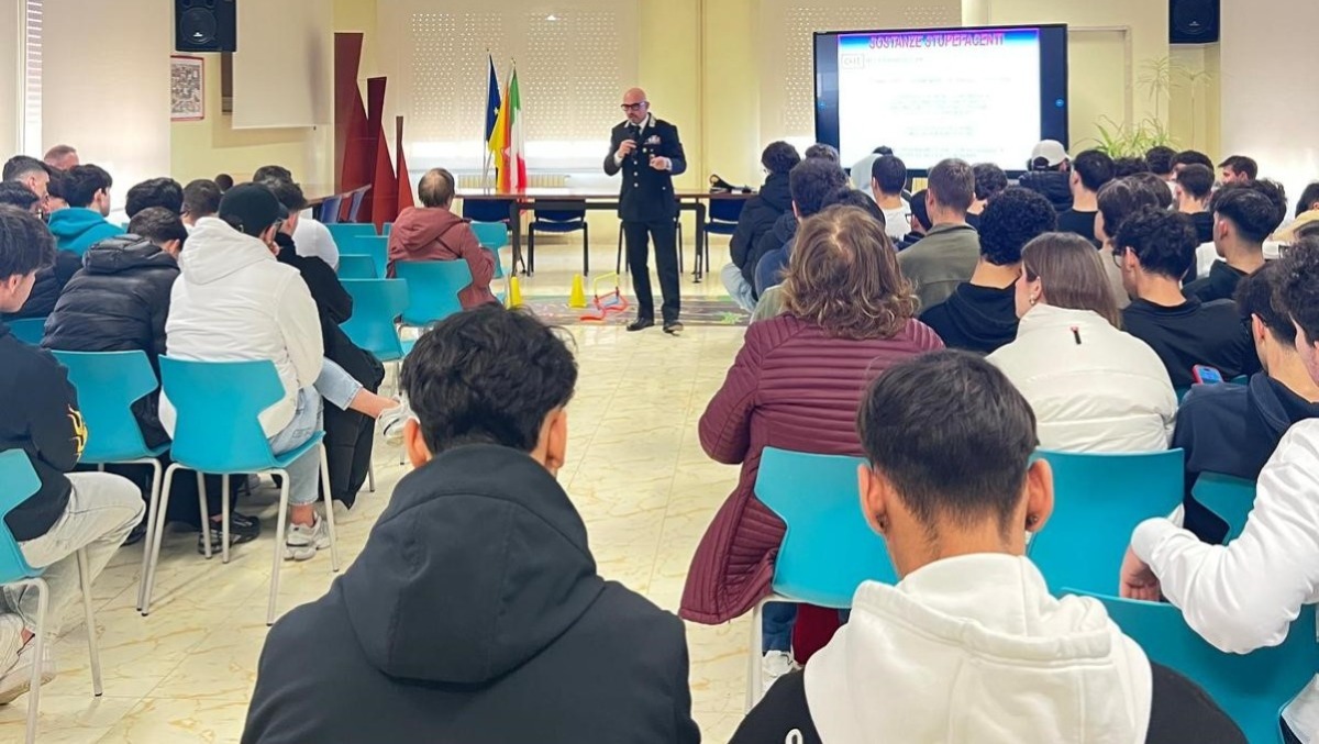 Al "Morselli", il comandante dei Carabinieri incontra gli studenti  - 