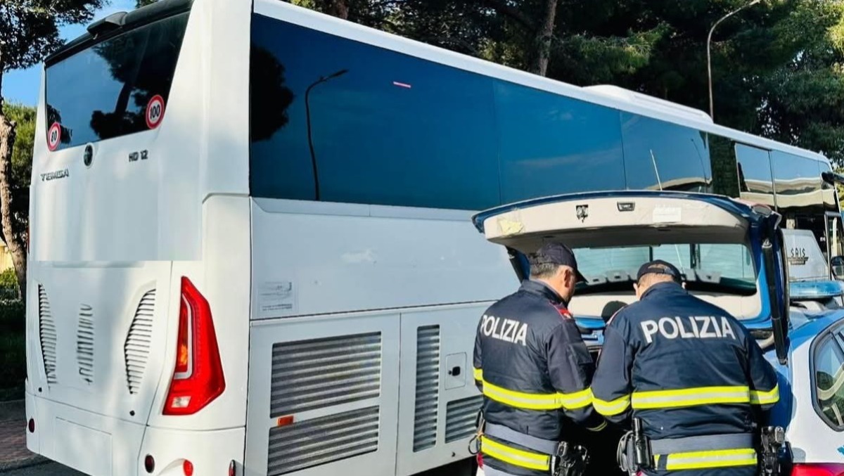 Pullman viaggia a velocità sostenuta, sanzionato il conducente  - 