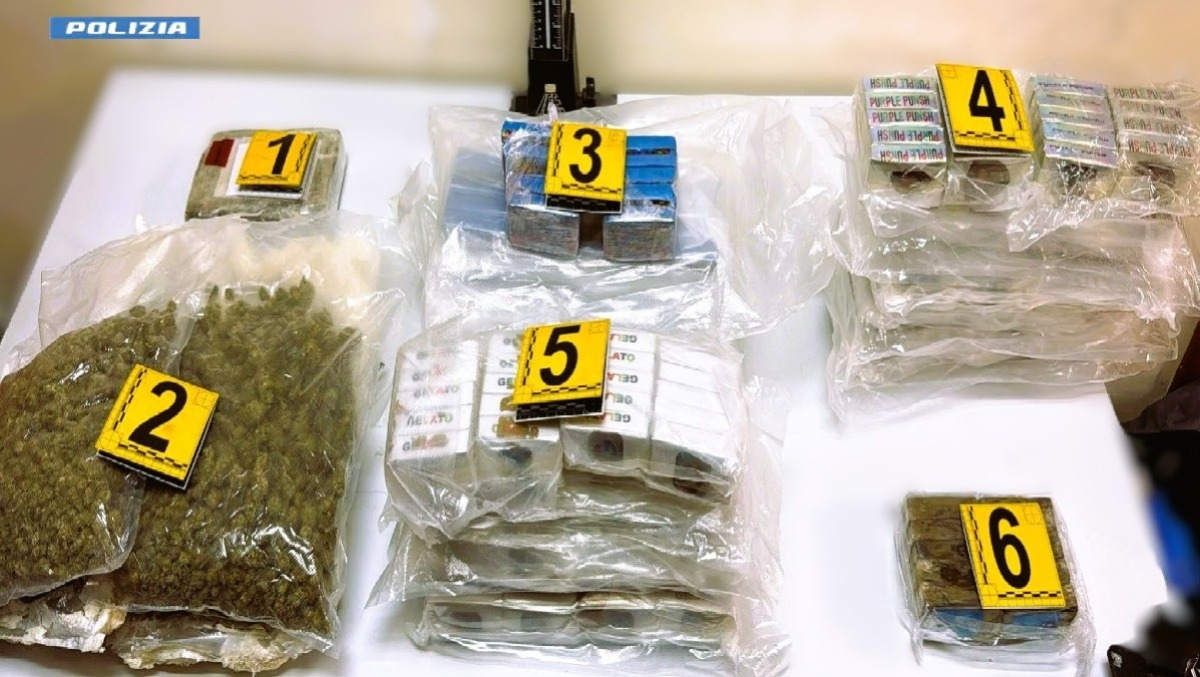 Auto imbottita di droga, donna arrestata dalla Polizia  - 