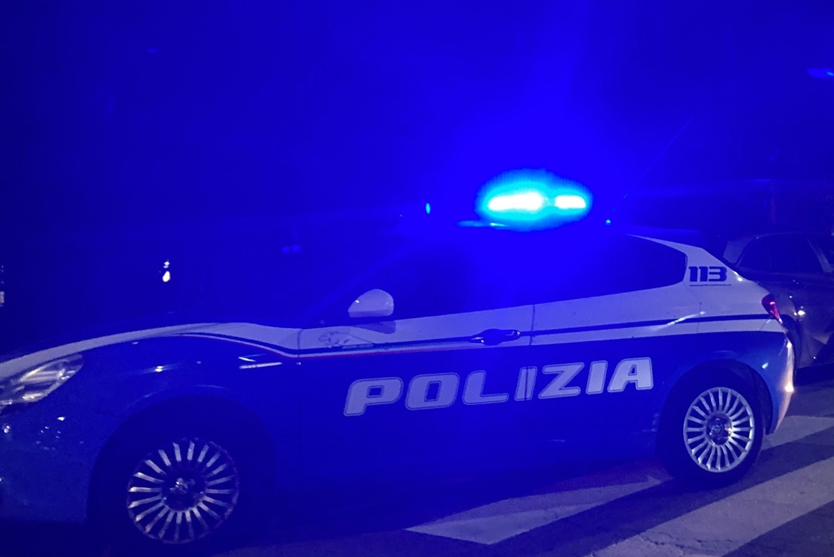 Giovane accoltellato dopo lite al bar  - 