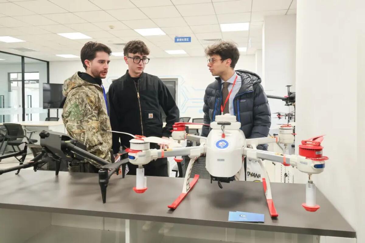 Cina e Italia formano talenti sull’uso di droni nell’economia a bassa quota - 