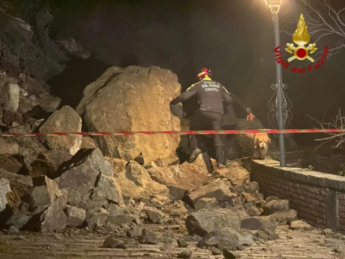 Maltempo, frana a Savoca: Vigili del Fuoco al lavoro nel Messinese - 