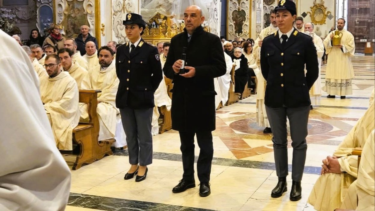 Consacrato olio santo  - 