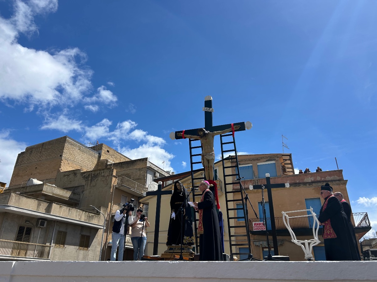 “La croce vuol dire responsabilizzarsi nell’esser cristiani” - 