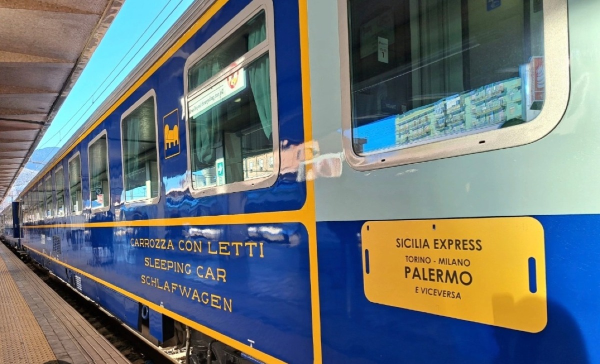 Sit in dei giovani di Futura contro il treno dell'esilio  - 