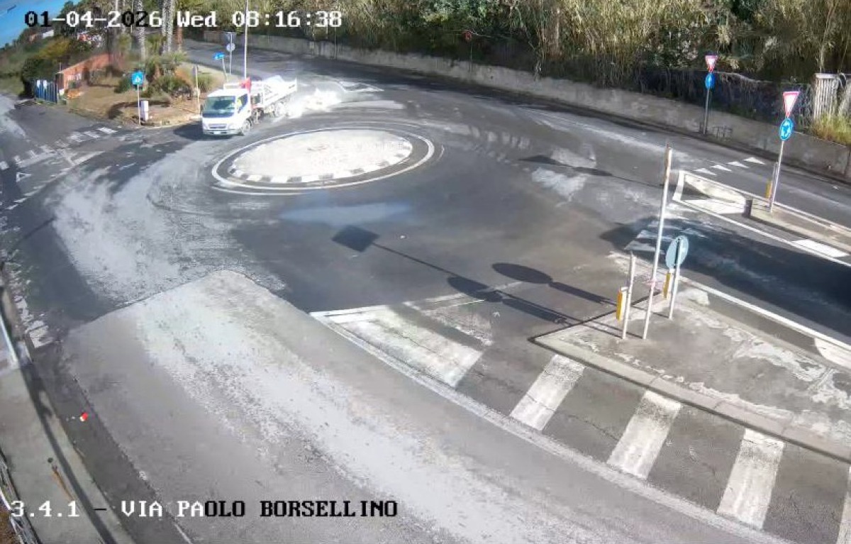 Individuato il responsabile della perdita di materiale sulla strada  - 