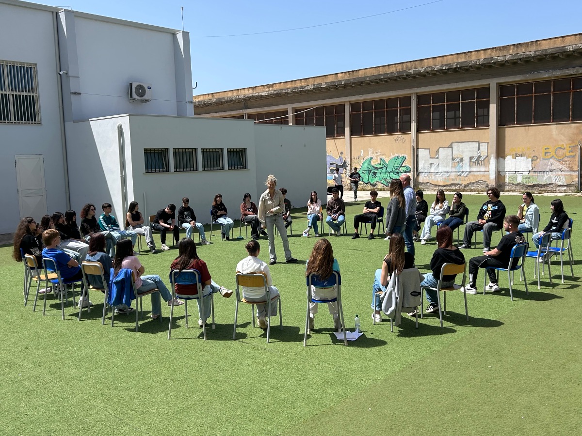 “Vuoi essere felice?”: dialogo con gli studenti - 