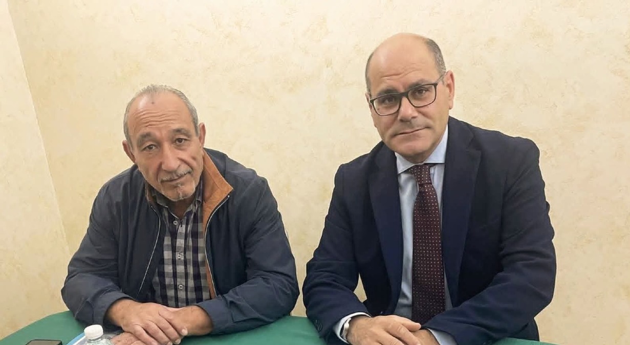 I civici contro la chiusura del cimitero a Mazzarino - 