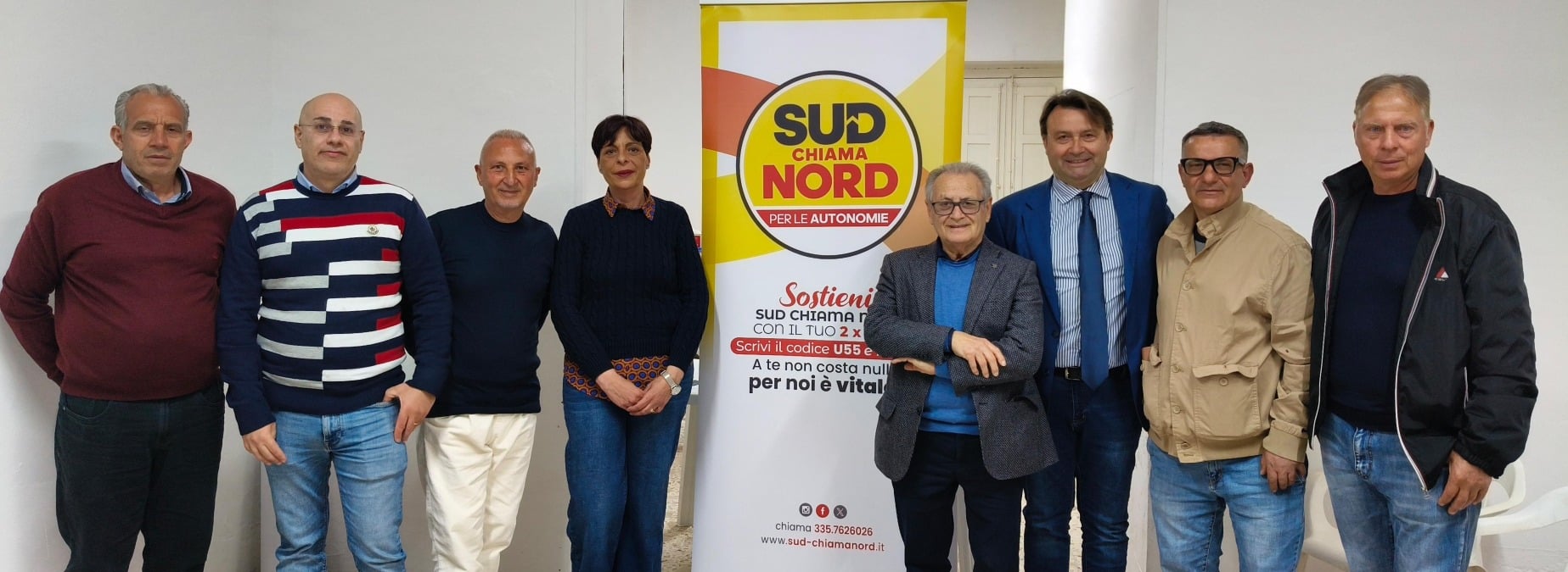 L'assessore Palmina Lo Re  abbraccia Cateno De Luca  - 