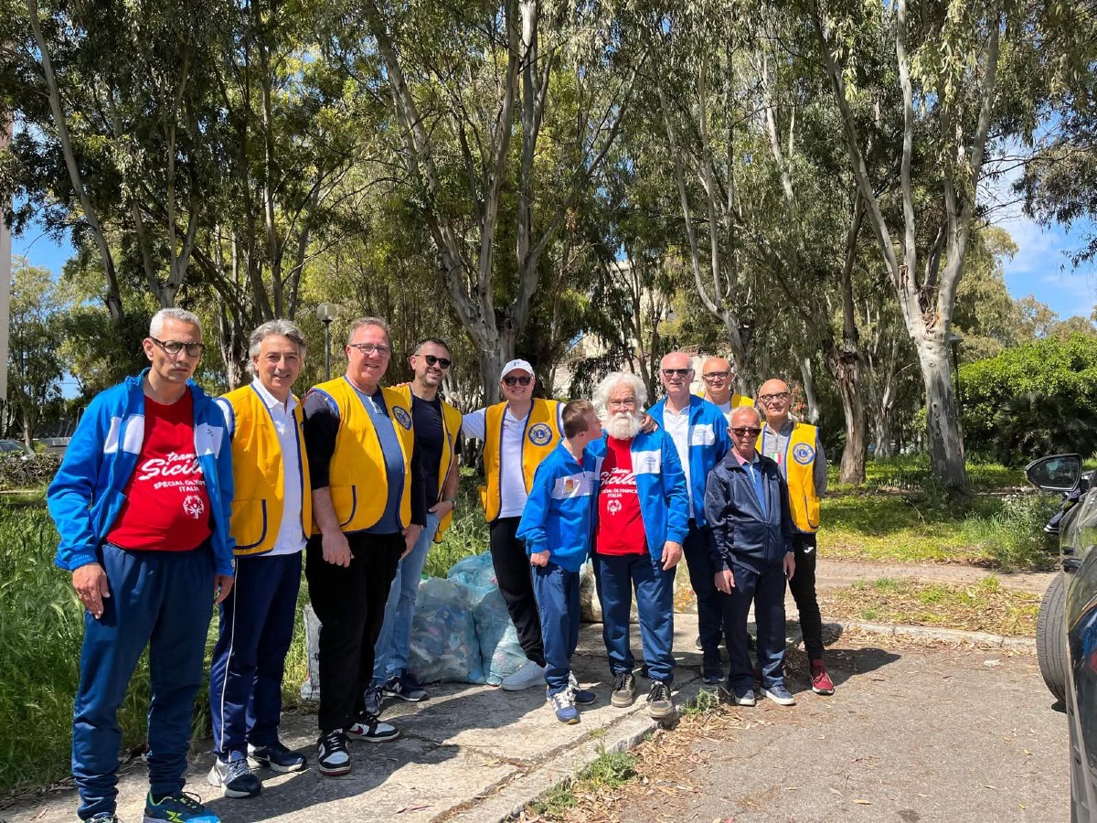 I  Lions ripuliscono la pista ciclabile di Macchitella  - 