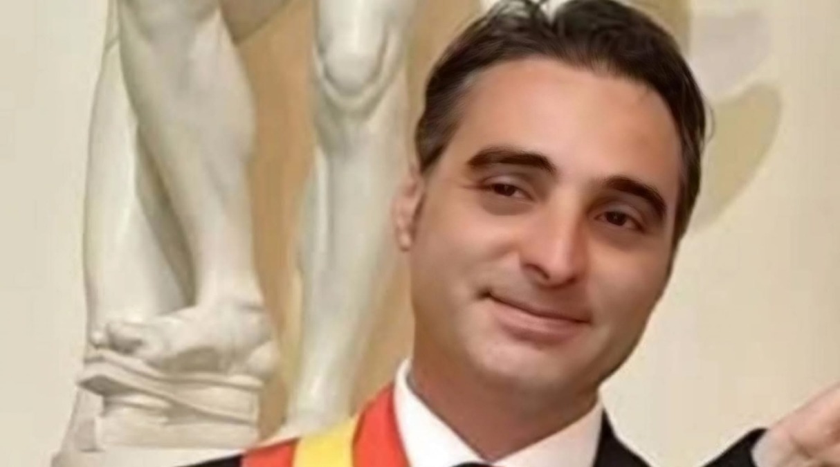  Bruzzaniti dopo gli attacchi rompe il silenzio  - 