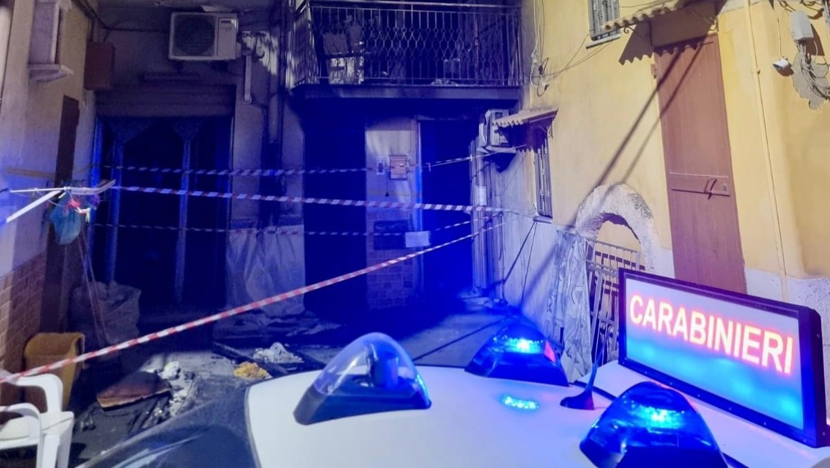 Appicca incendio alla casa di una pensionata, salva per miracolo  - 