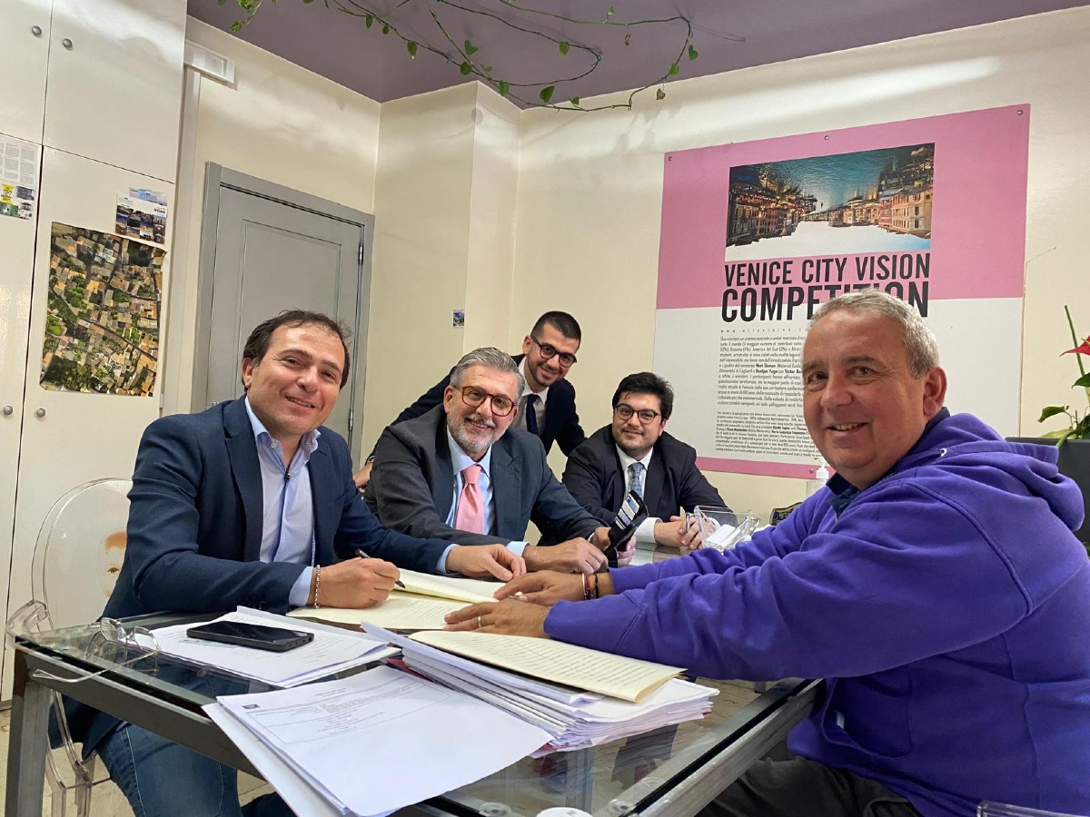 Il sindaco dal notaio per il progetto Sinapsi  - 