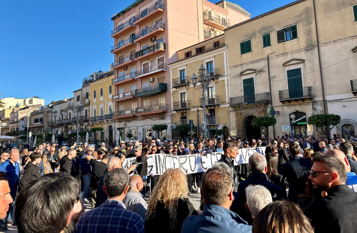 L’abbraccio di migliaia di gelesi per Franco Gallo - 