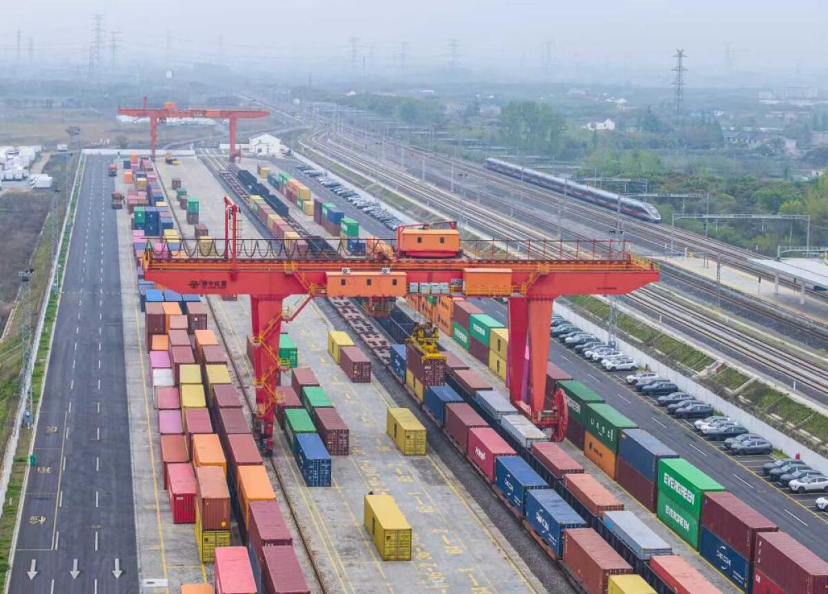 Cina, commercio estero in aumento del 15% nel primo trimestre - 