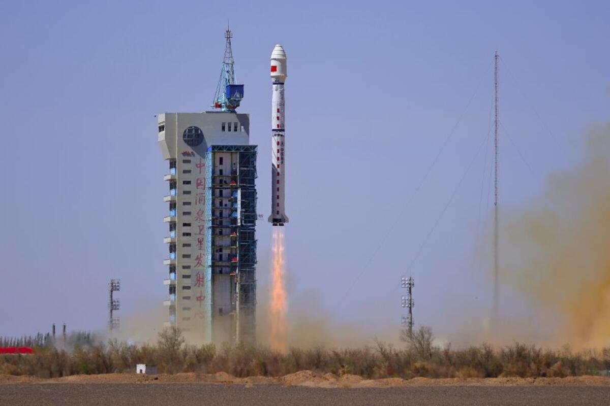 La Cina lancia il razzo Long March-4C per il rilevamento dei gas serra - 