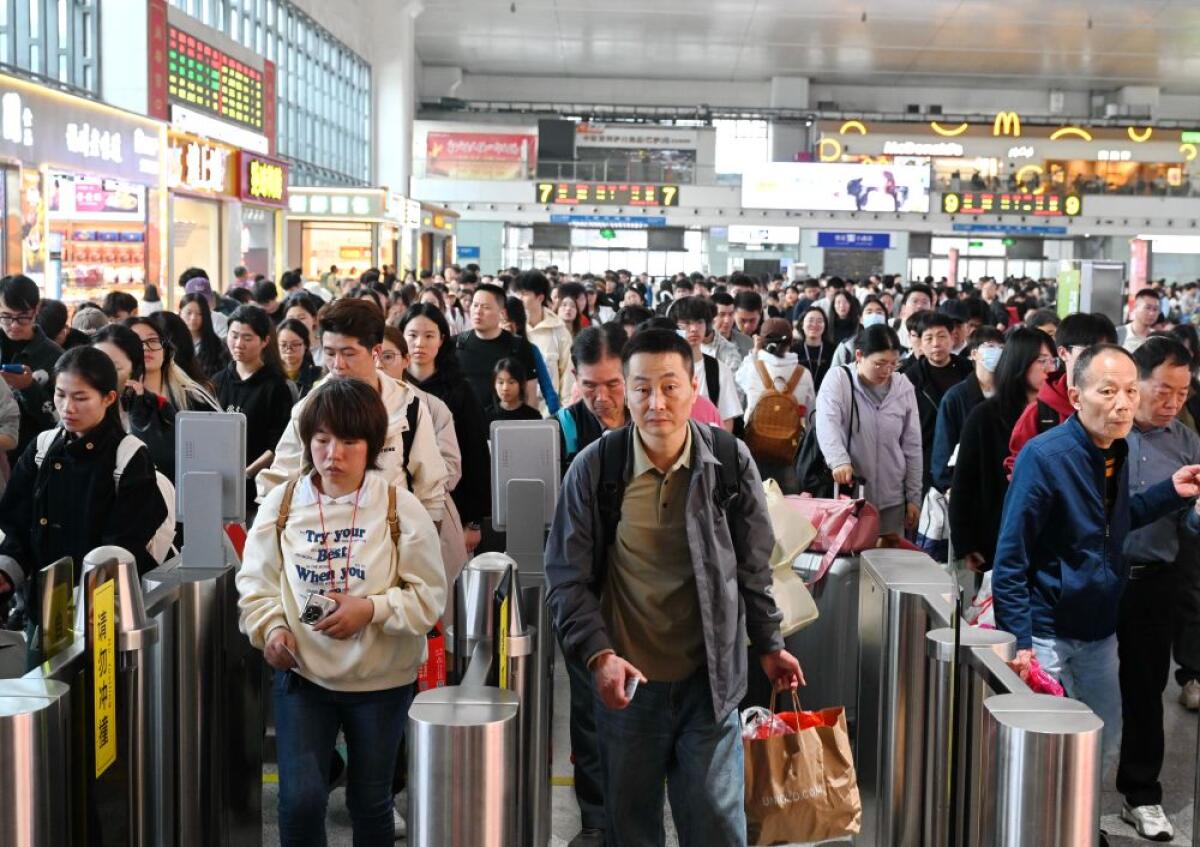 Cina, per la Festa di Qingming i viaggi interregionali aumentano del 5,6% - 