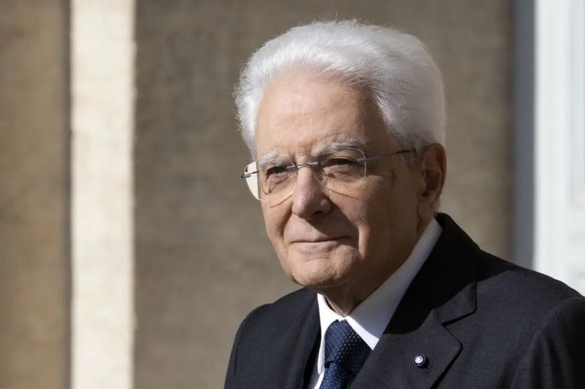 Mattarella a sorpresa a Palermo a un convegno dedicato al fratello Piersanti - 