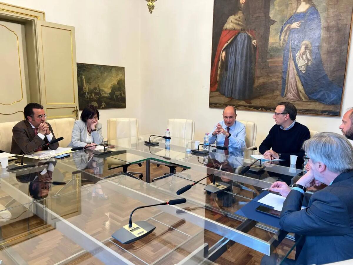 Carburanti, in Sicilia allo studio soluzioni contro rincaro trasporto merci sullo Stretto di Messina - 