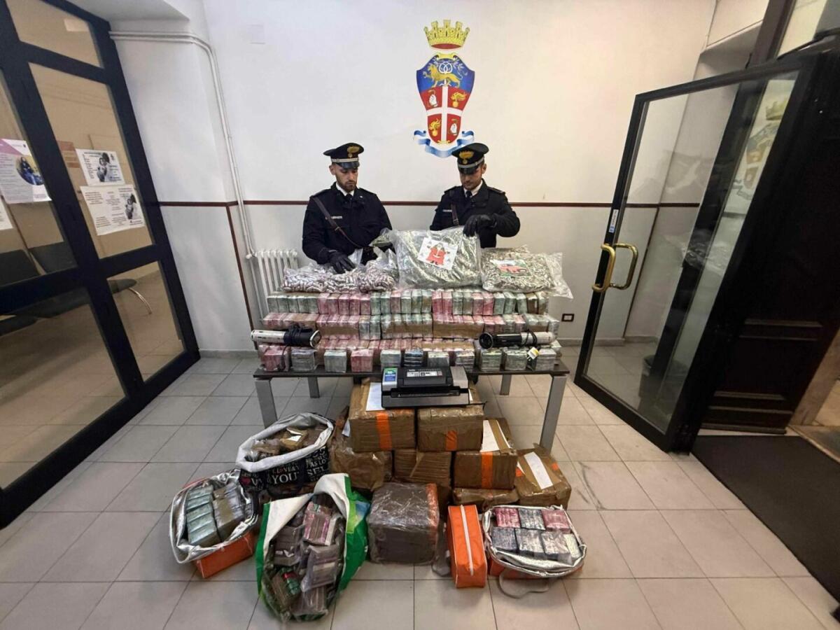 Carabinieri scoprono deposito di droga per 2,5 milioni di euro, 3 arresti a Roma - 