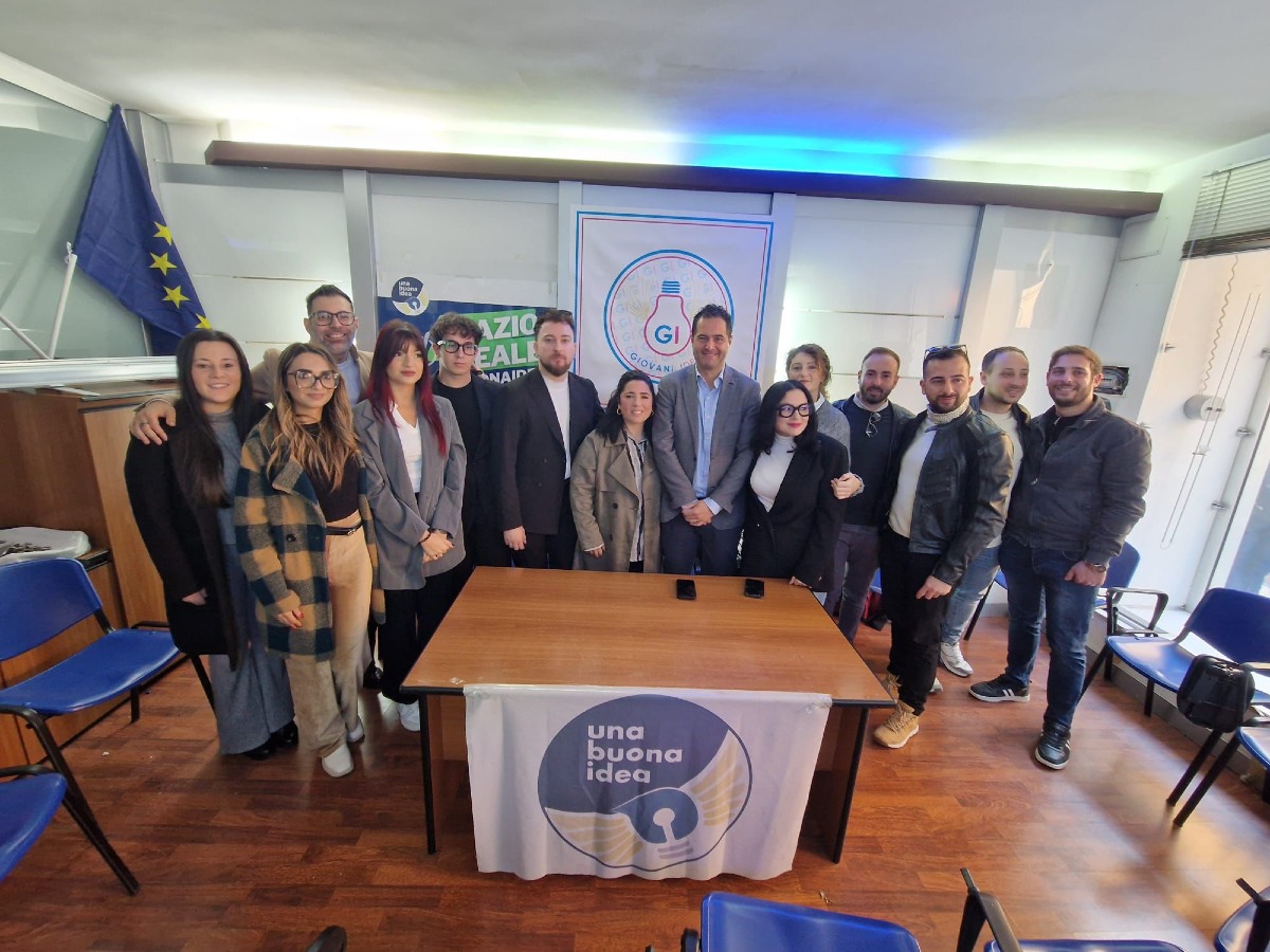  Il gruppo Giovani idee  studia il consiglio comunale  - 