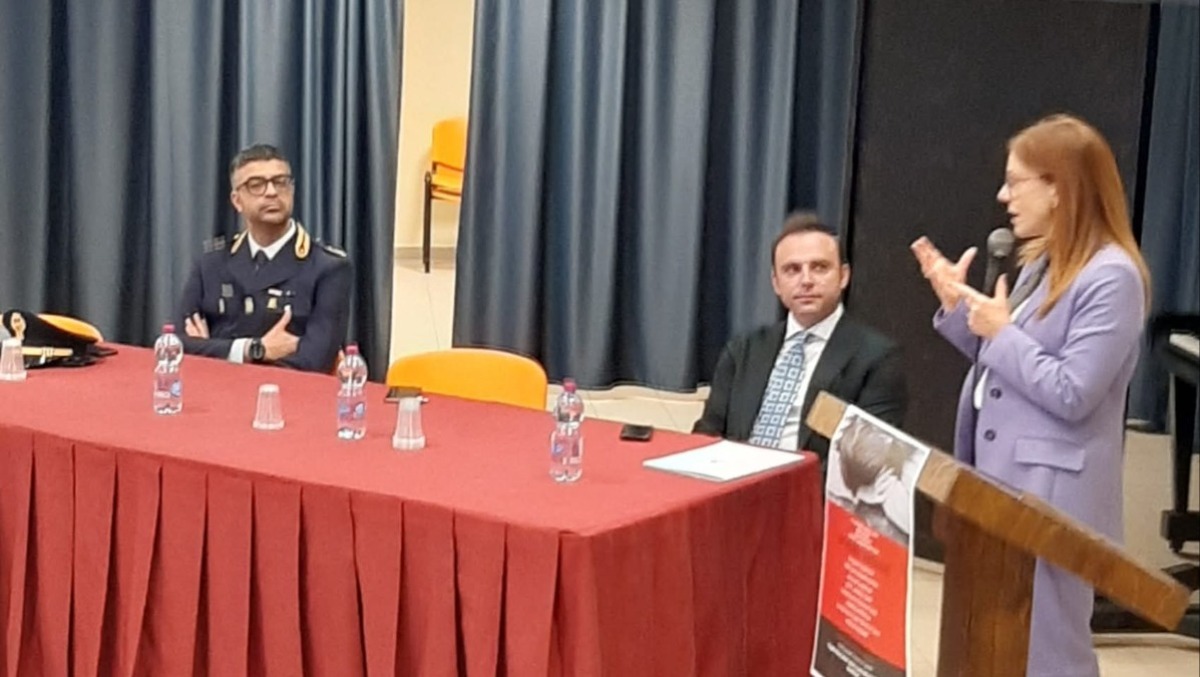 La Polizia incontra gli studenti  - 