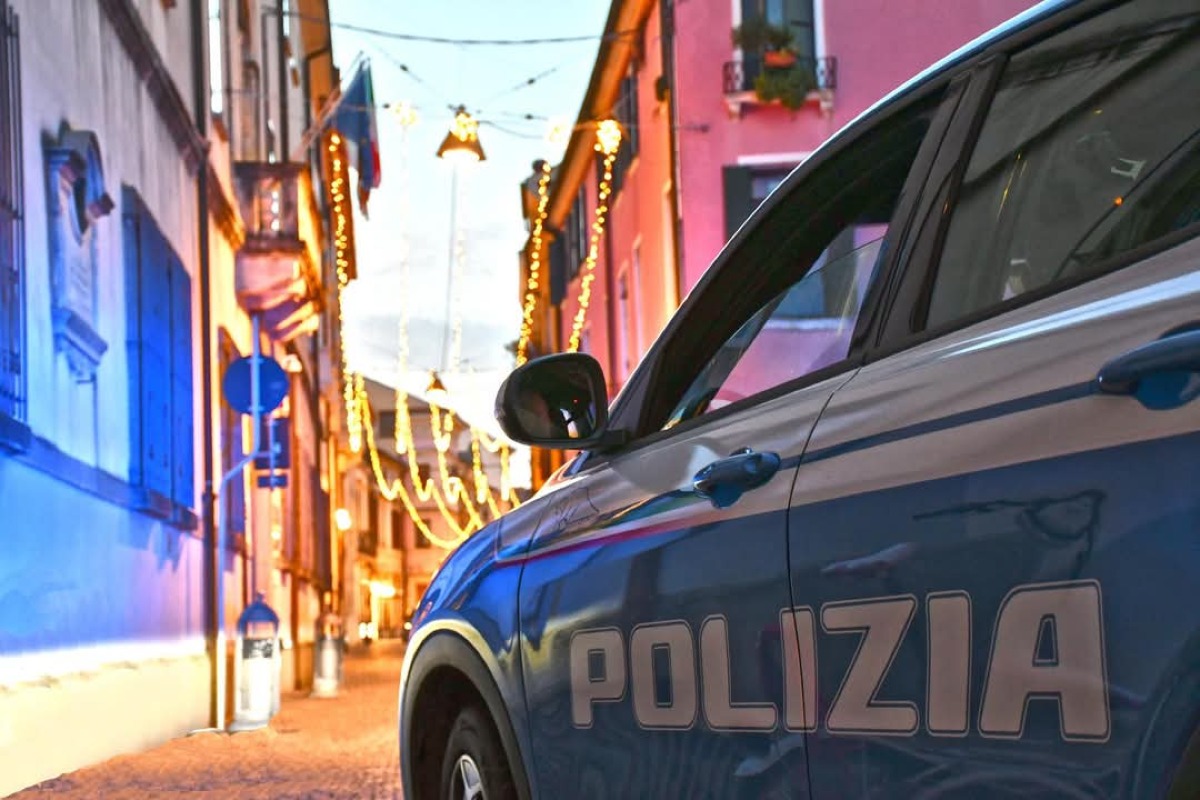 "Aiuto, un sequestro": l'allarme finisce con l'amante scoperta nel cofano  - 
