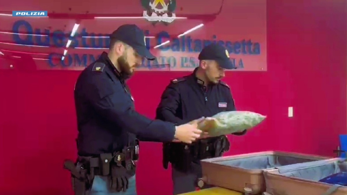 Droga, polizia arresta pregiudicato venticinquenne  - 