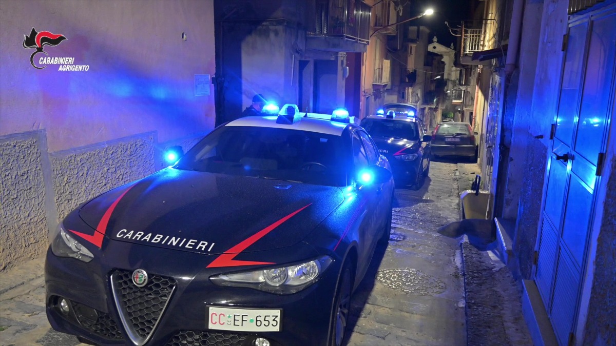 Blitz dei carabinieri, 6 arresti  - 