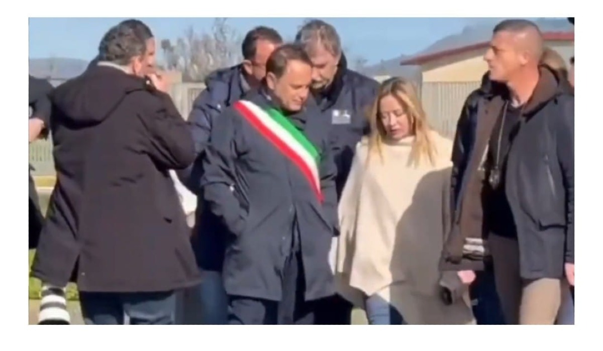 La premier Giorgia Meloni è arrivata in municipio a Niscemi - 